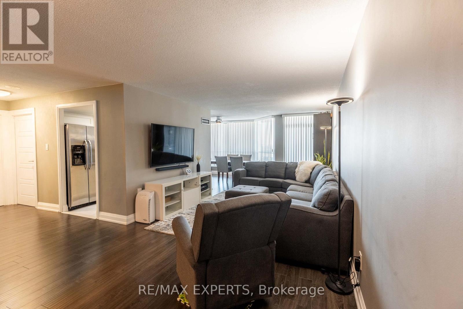 1708 - 3 Rowntree Road, Toronto, Ontario  M9V 5G8 - Photo 5 - W12856000