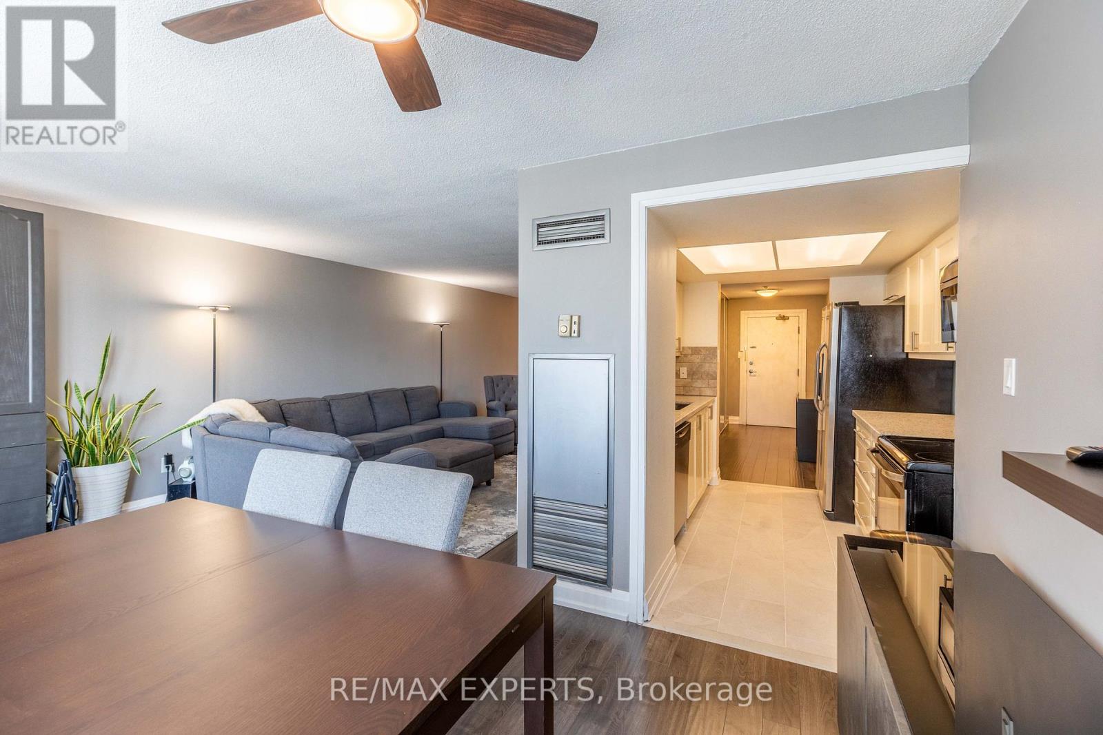 1708 - 3 Rowntree Road, Toronto, Ontario  M9V 5G8 - Photo 7 - W12856000