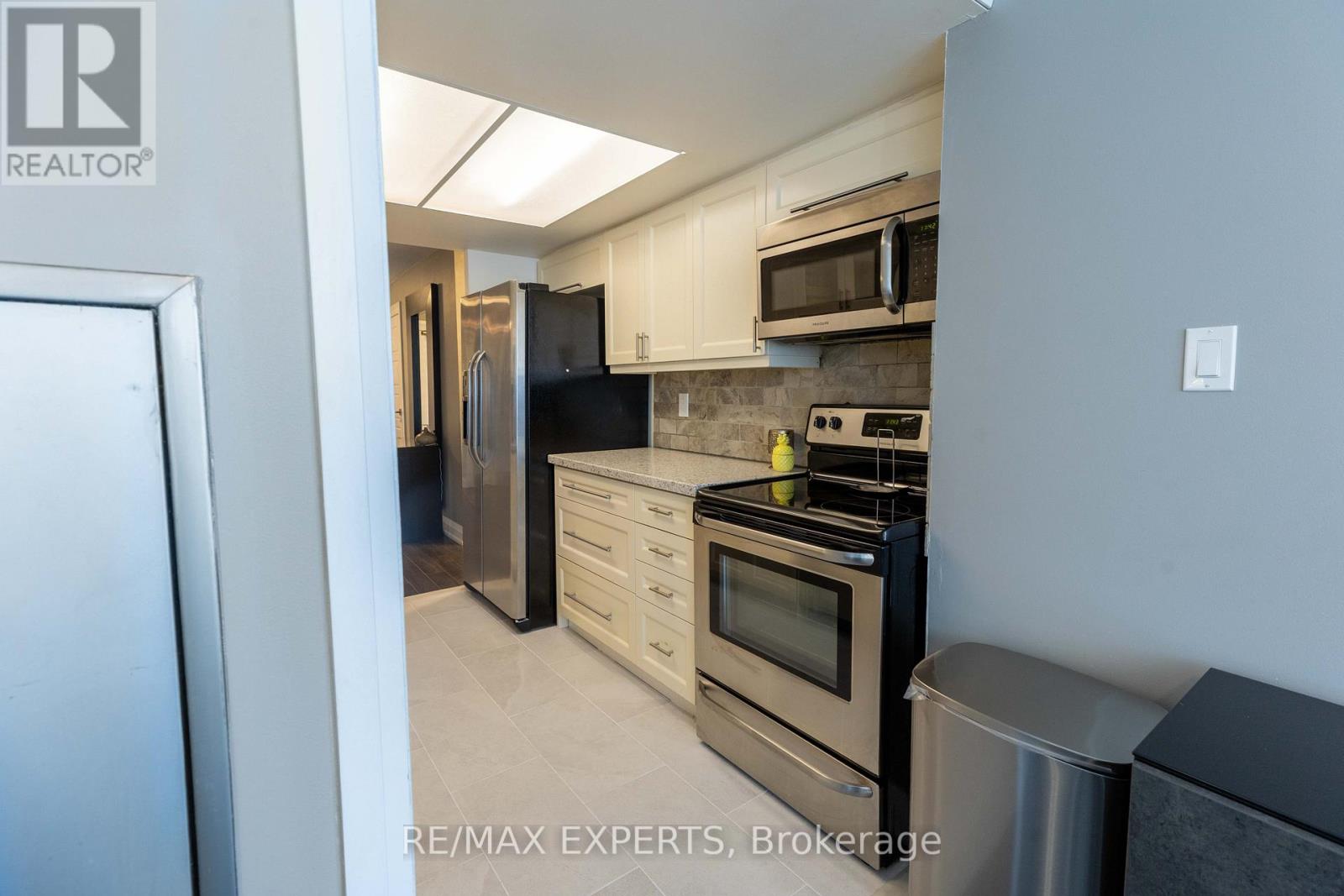 1708 - 3 Rowntree Road, Toronto, Ontario  M9V 5G8 - Photo 8 - W12856000