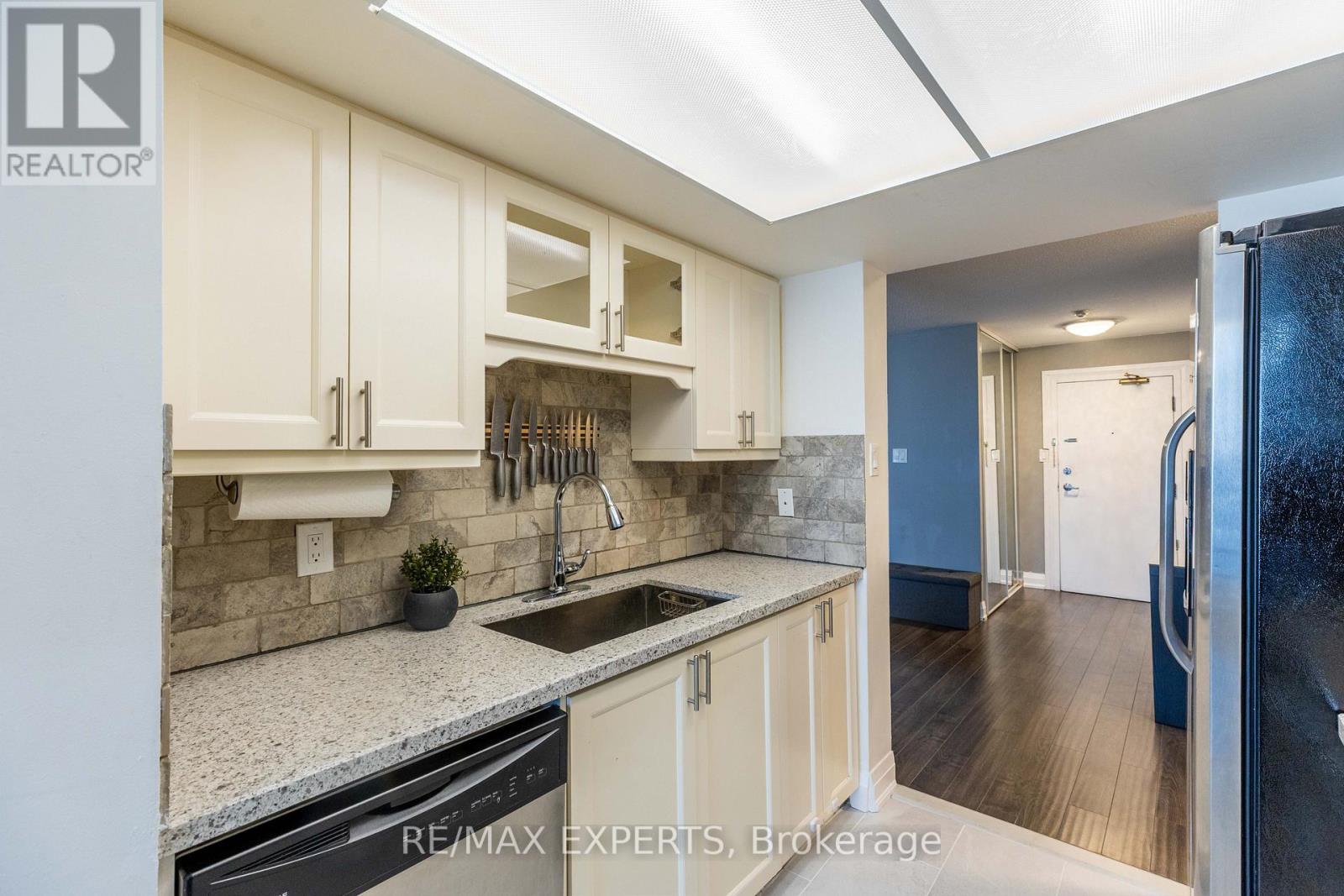 1708 - 3 Rowntree Road, Toronto, Ontario  M9V 5G8 - Photo 9 - W12856000