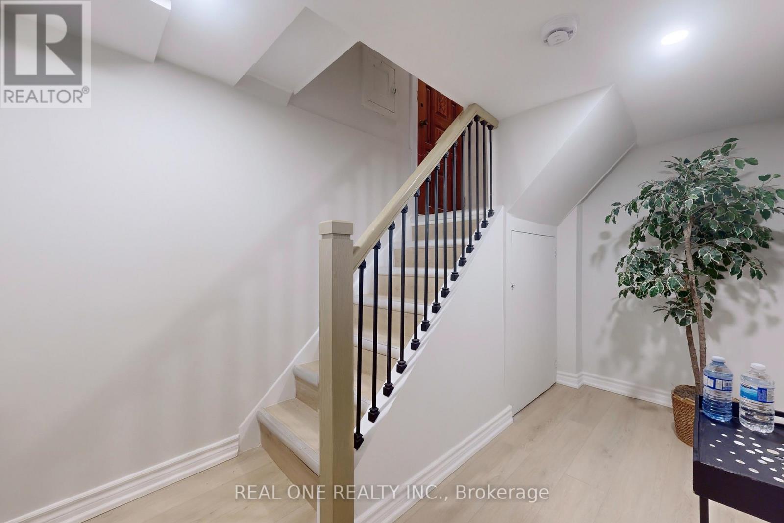 32 Shortt Street, Toronto, Ontario  M6E 3X8 - Photo 18 - W12856046