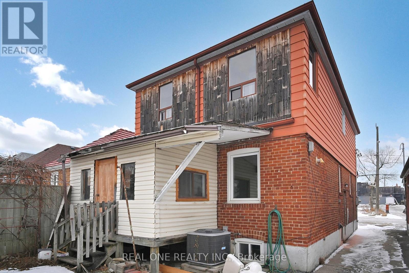 32 Shortt Street, Toronto, Ontario  M6E 3X8 - Photo 23 - W12856046