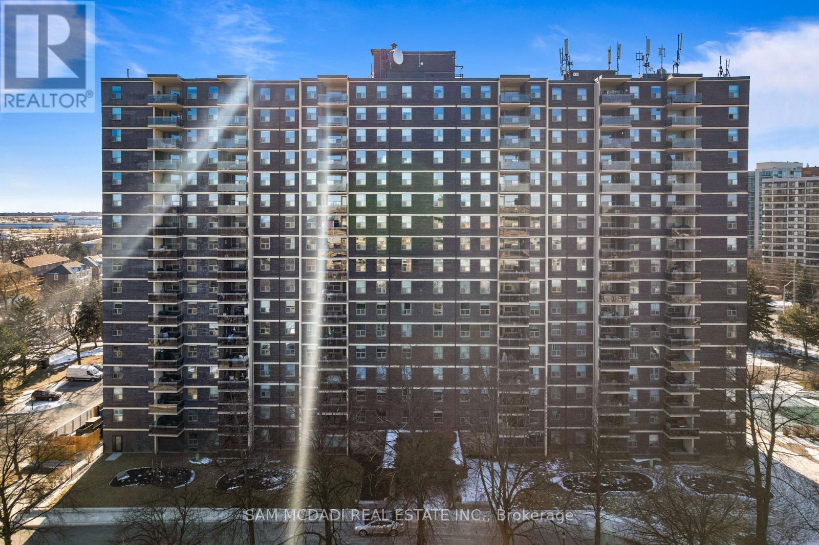 409 - 966 Inverhouse Drive, Mississauga (Clarkson), Ontario  L5J 4B6 - Photo 1 - W12856062