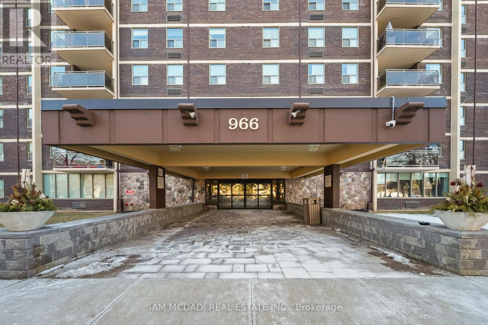 409 - 966 Inverhouse Drive, Mississauga (Clarkson), Ontario  L5J 4B6 - Photo 2 - W12856062