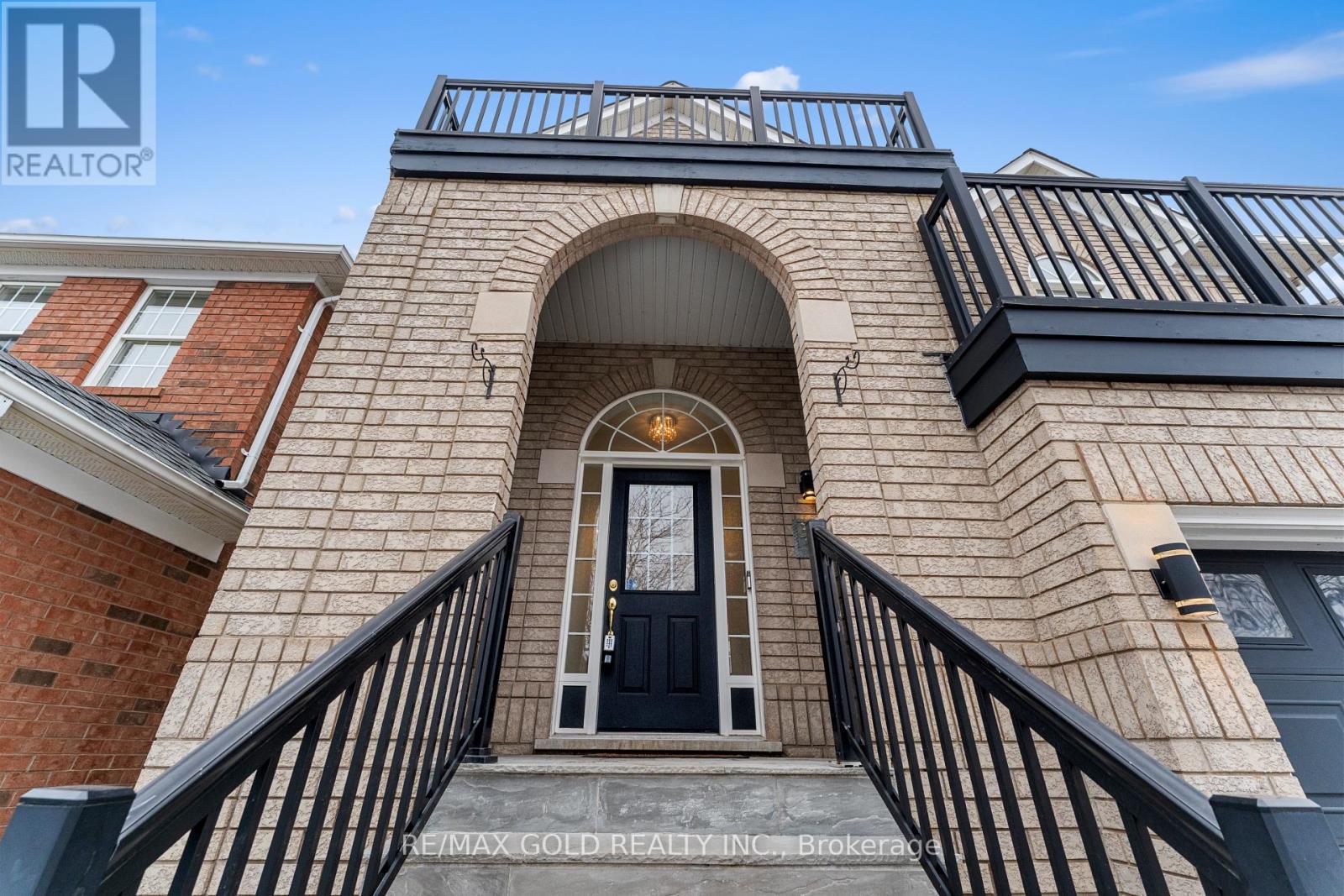 3963 Deepwood Heights, Mississauga, Ontario  L5M 6L9 - Photo 2 - W12856086