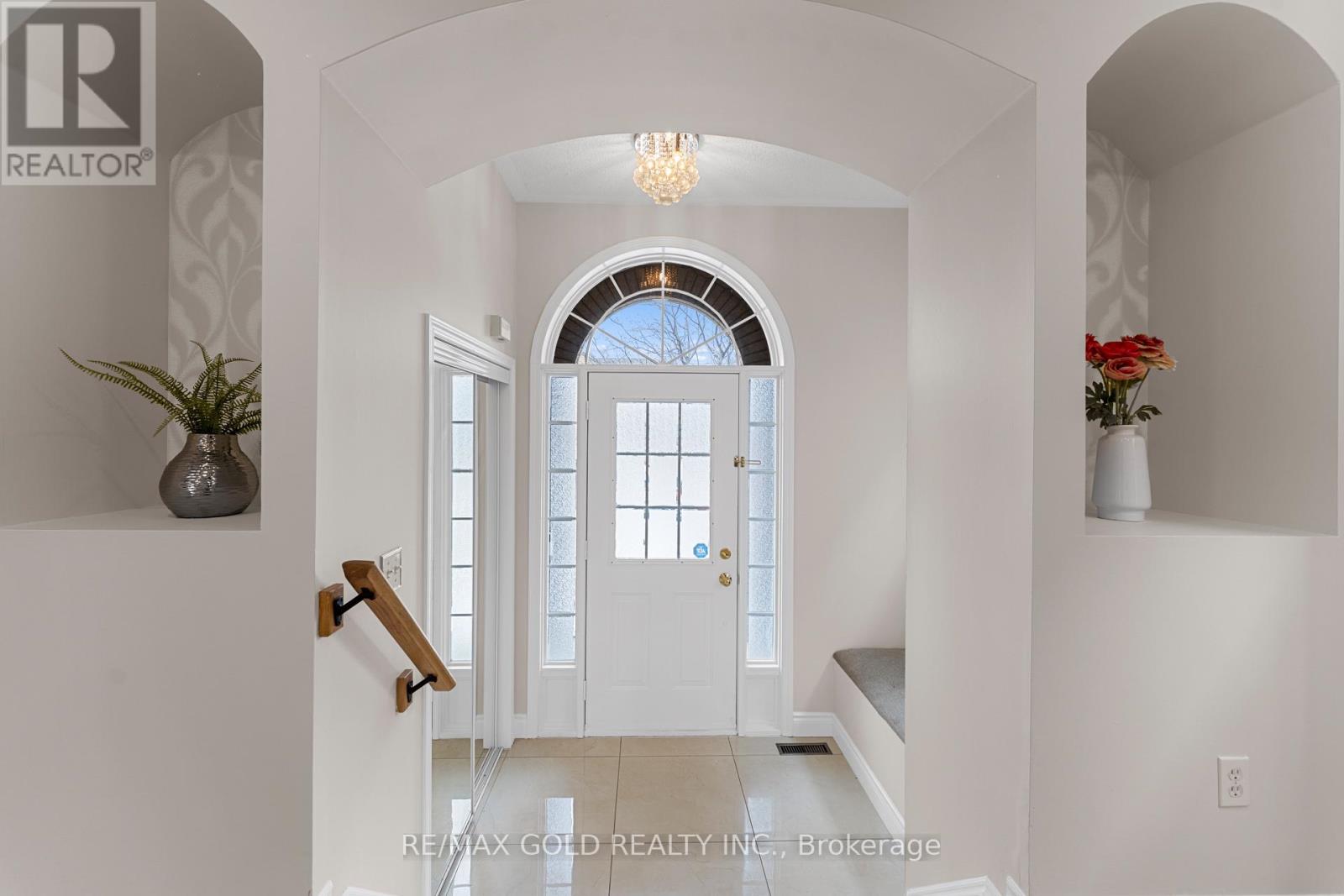 3963 Deepwood Heights, Mississauga, Ontario  L5M 6L9 - Photo 4 - W12856086