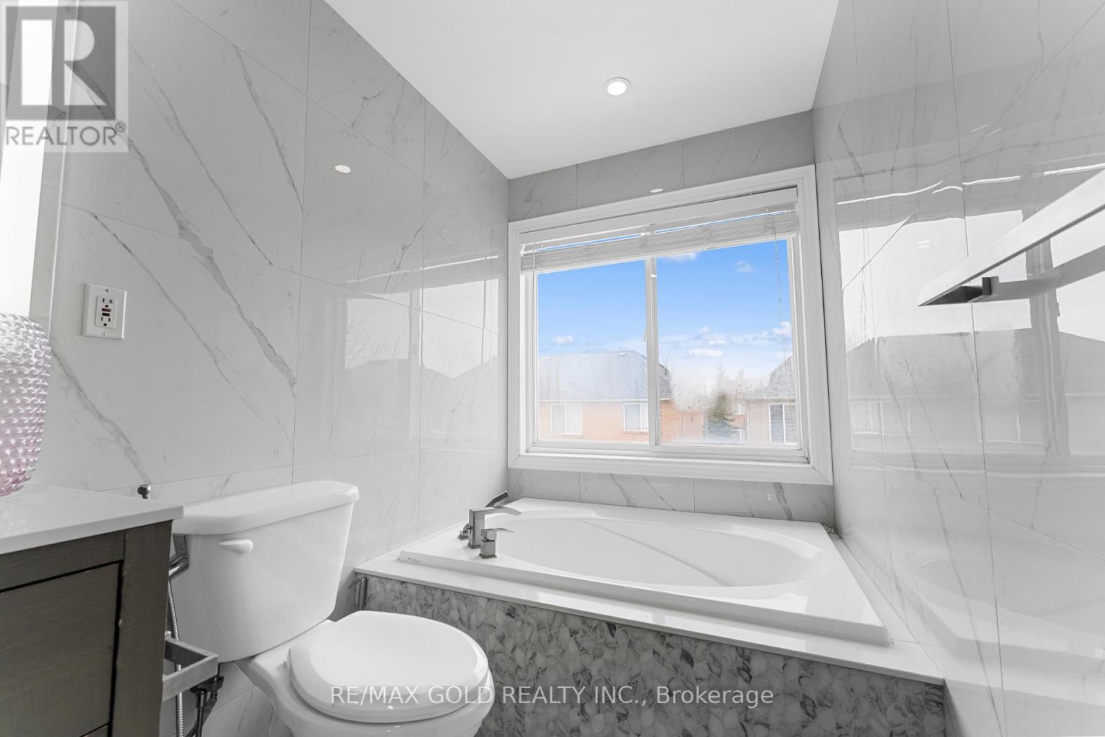 3963 Deepwood Heights, Mississauga, Ontario  L5M 6L9 - Photo 40 - W12856086