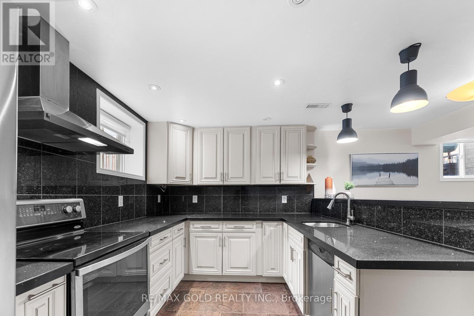 3963 Deepwood Heights, Mississauga, Ontario  L5M 6L9 - Photo 45 - W12856086