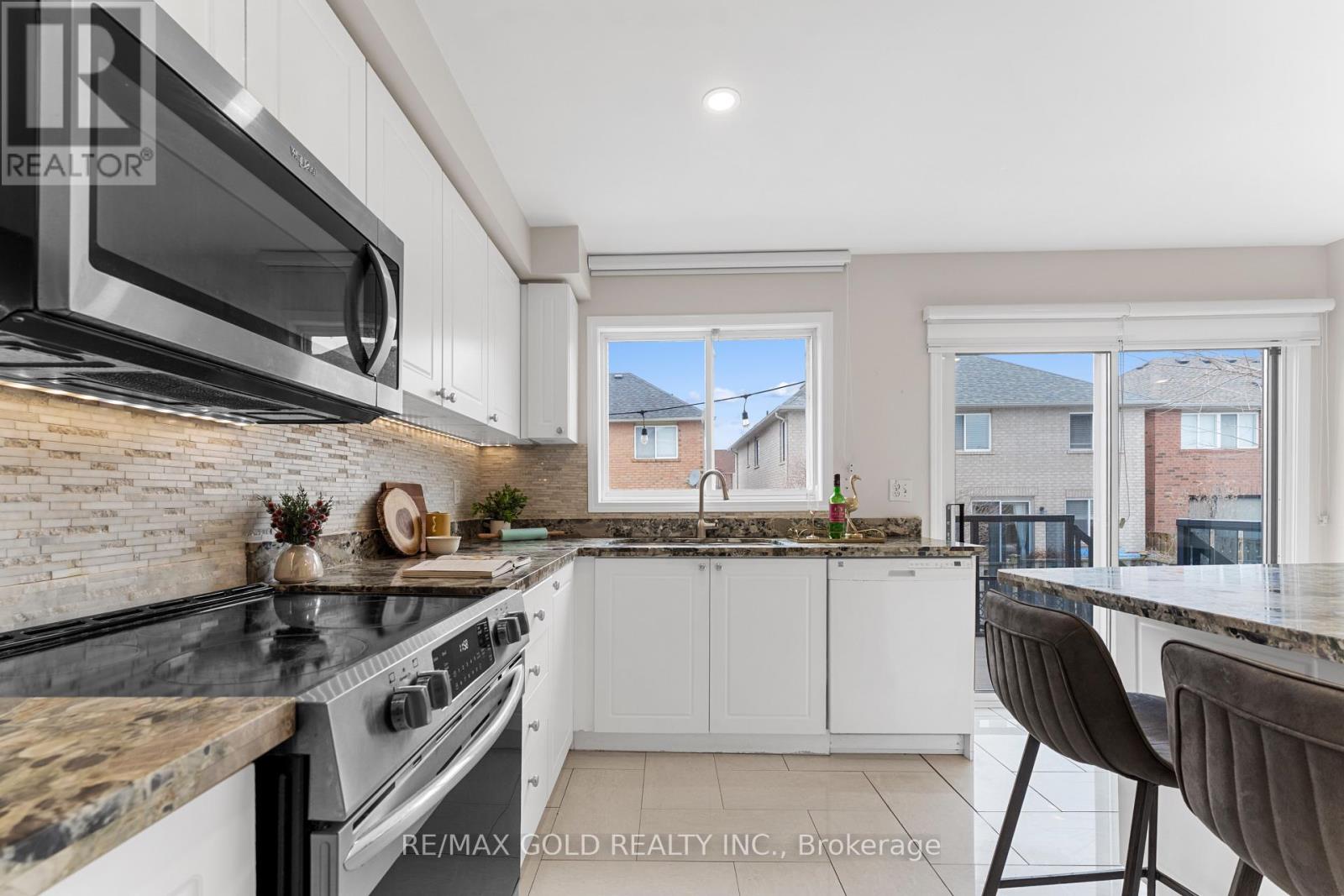 3963 Deepwood Heights, Mississauga, Ontario  L5M 6L9 - Photo 7 - W12856086