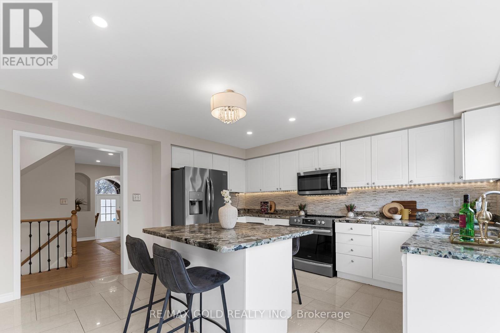 3963 Deepwood Heights, Mississauga, Ontario  L5M 6L9 - Photo 8 - W12856086