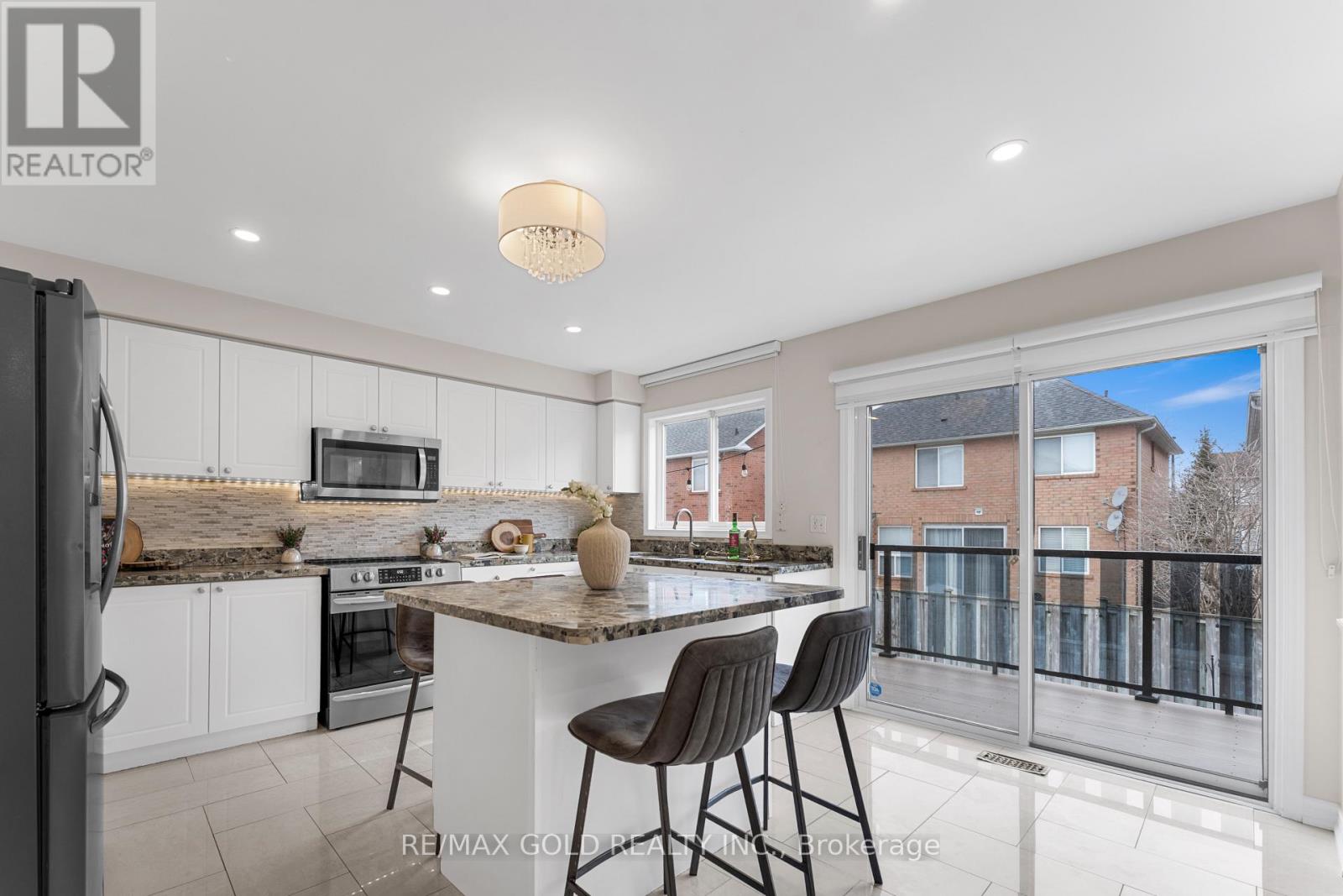 3963 Deepwood Heights, Mississauga, Ontario  L5M 6L9 - Photo 9 - W12856086