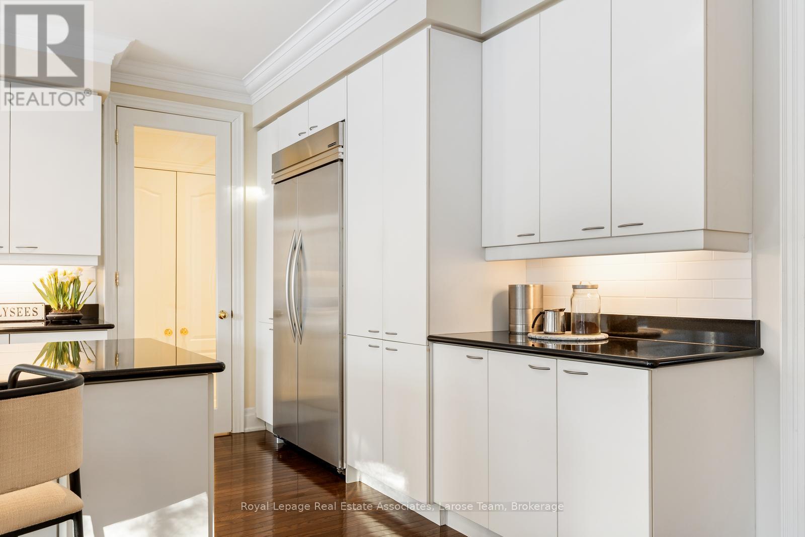 562 Gladwyne Court, Mississauga, Ontario  L5H 4L4 - Photo 16 - W12856138