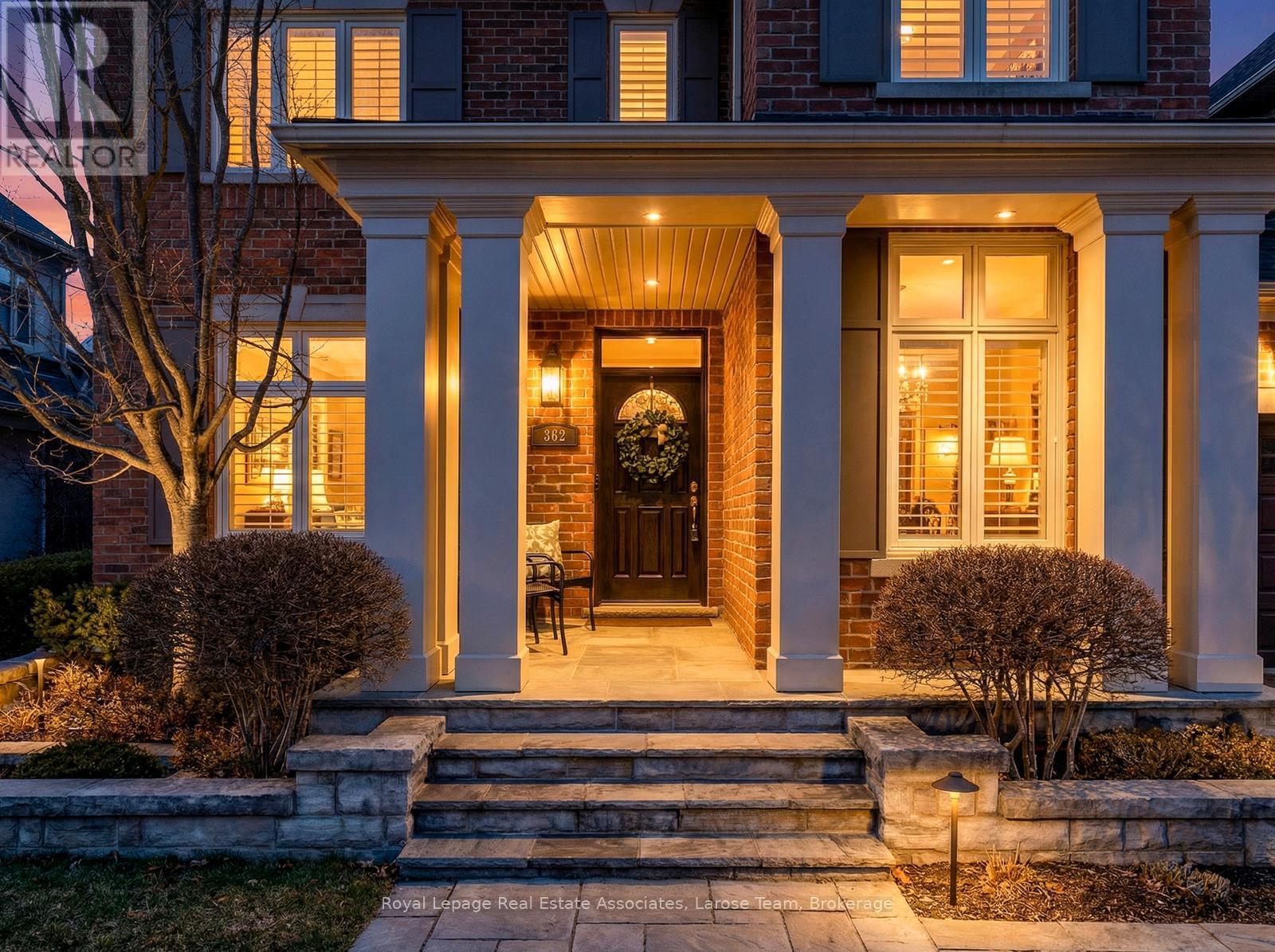 562 Gladwyne Court, Mississauga, Ontario  L5H 4L4 - Photo 5 - W12856138