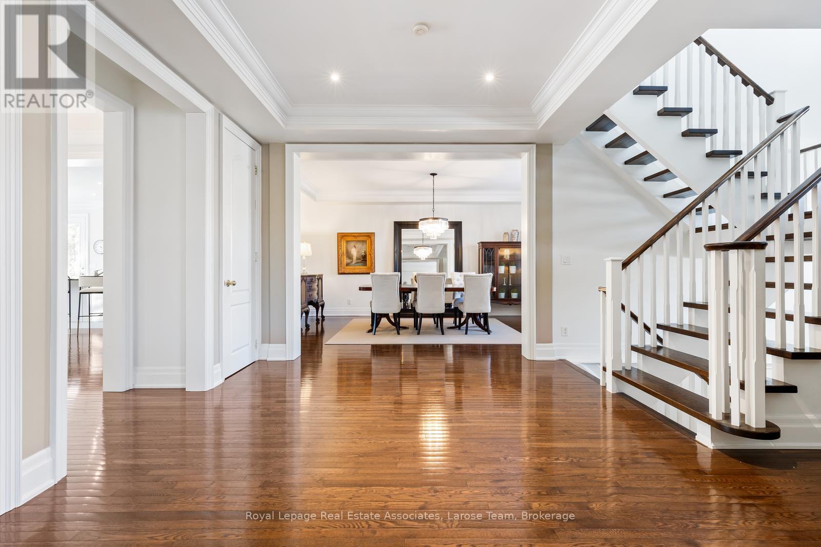 562 Gladwyne Court, Mississauga, Ontario  L5H 4L4 - Photo 6 - W12856138