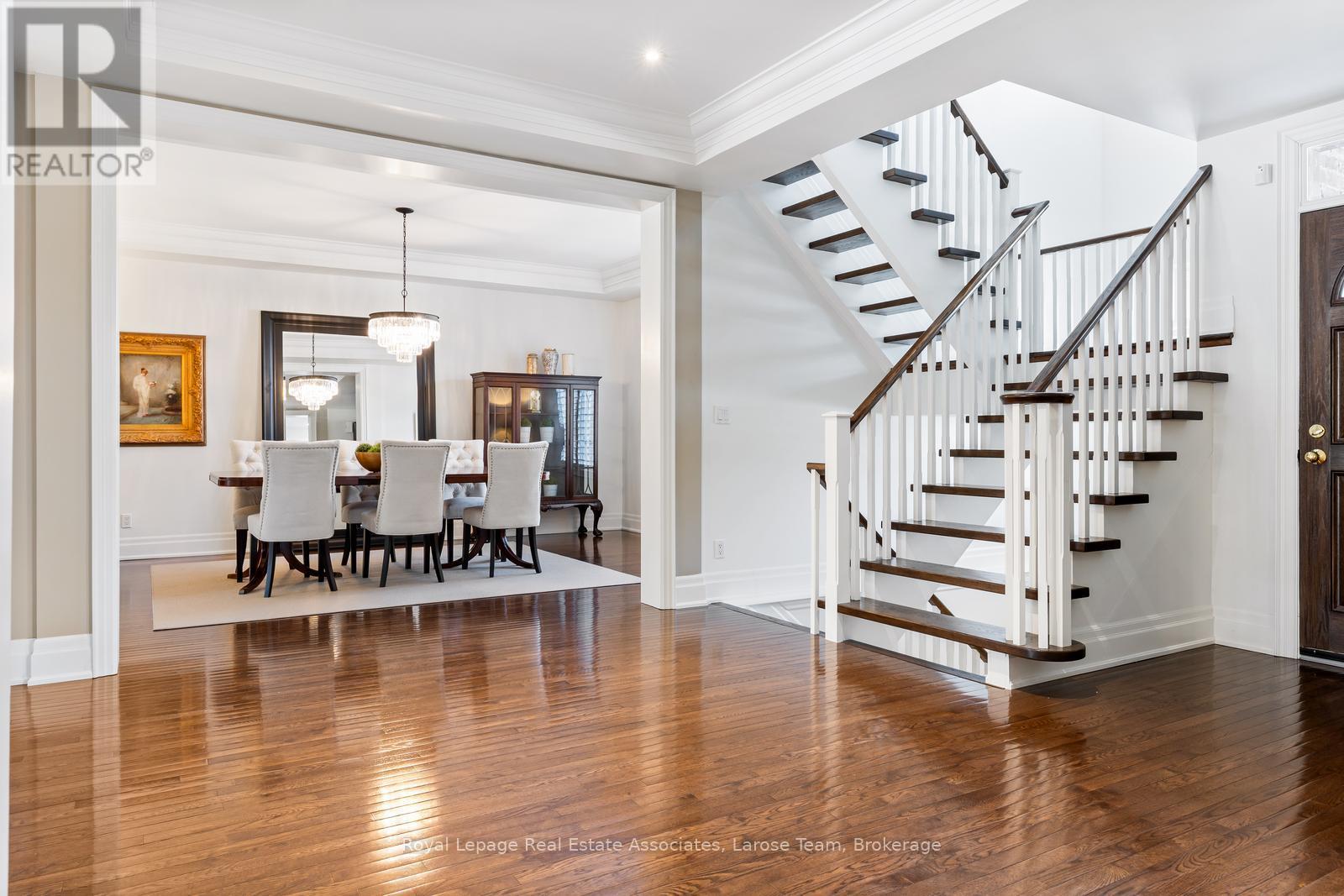 562 Gladwyne Court, Mississauga, Ontario  L5H 4L4 - Photo 7 - W12856138