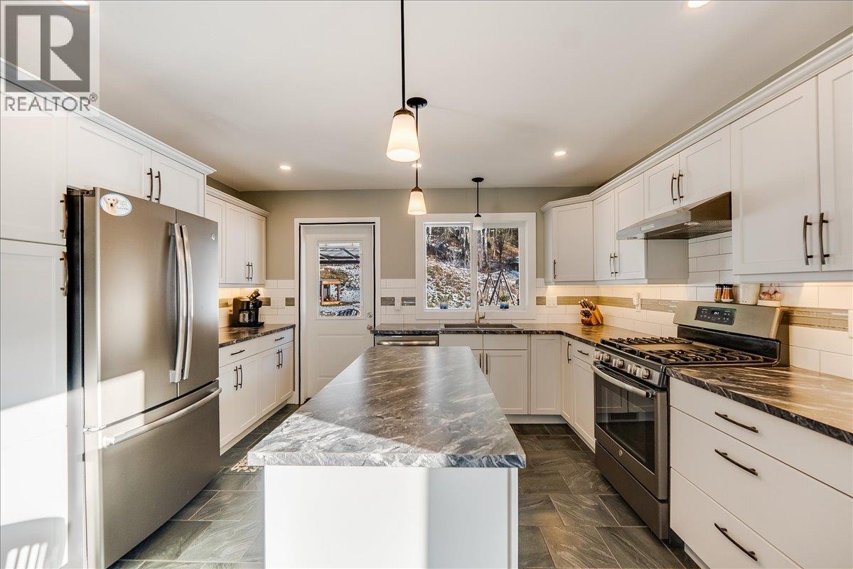 1953 Sandy Road, Castlegar, British Columbia  V1N 4T1 - Photo 18 - 10370285