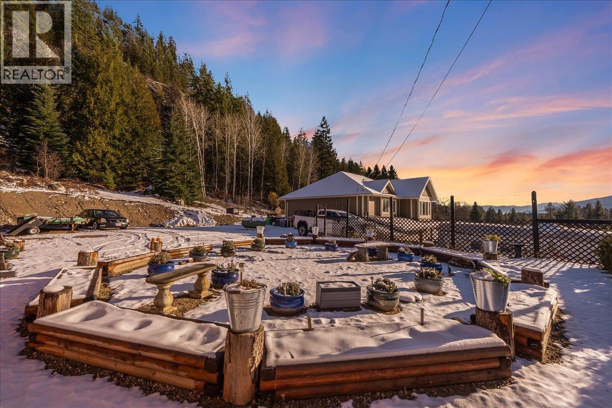 1953 Sandy Road, Castlegar, British Columbia  V1N 4T1 - Photo 75 - 10370285