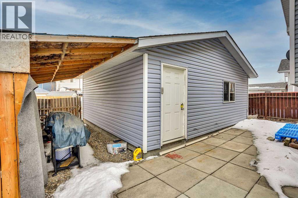 131 Martinridge Grove Ne, Calgary, Alberta  T3J 3M4 - Photo 4 - A2284895