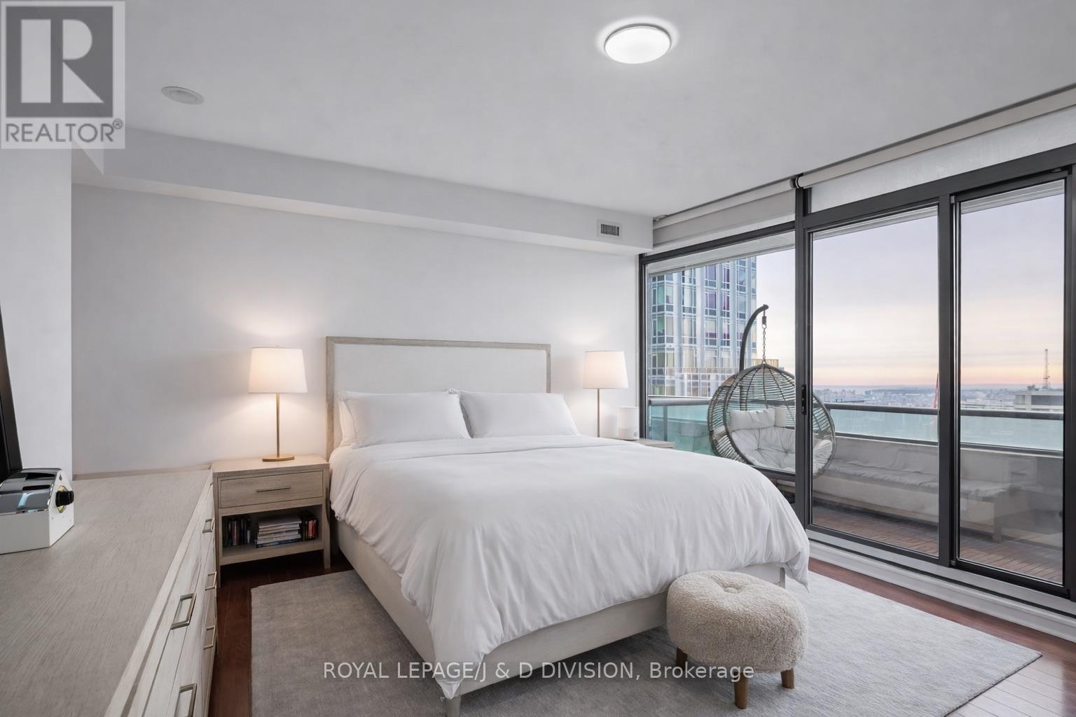 3402 - 18 Yorkville Avenue, Toronto, Ontario  M4W 3Y8 - Photo 14 - C12855244