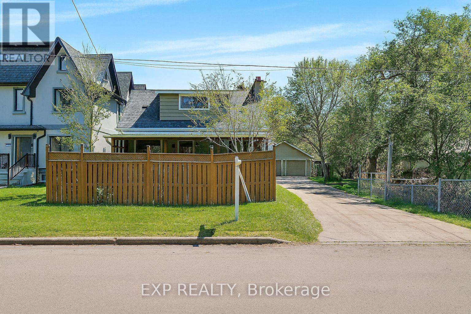 1331 St. James Avenue, Mississauga (Lakeview), Ontario  L5E 1J3 - Photo 3 - W12854288