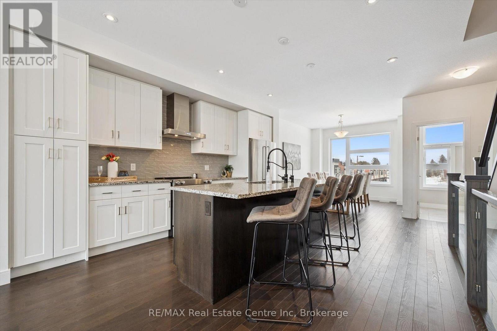 71 - 60 Arkell Road, Guelph, Ontario  N1L 0N8 - Photo 2 - X12856338