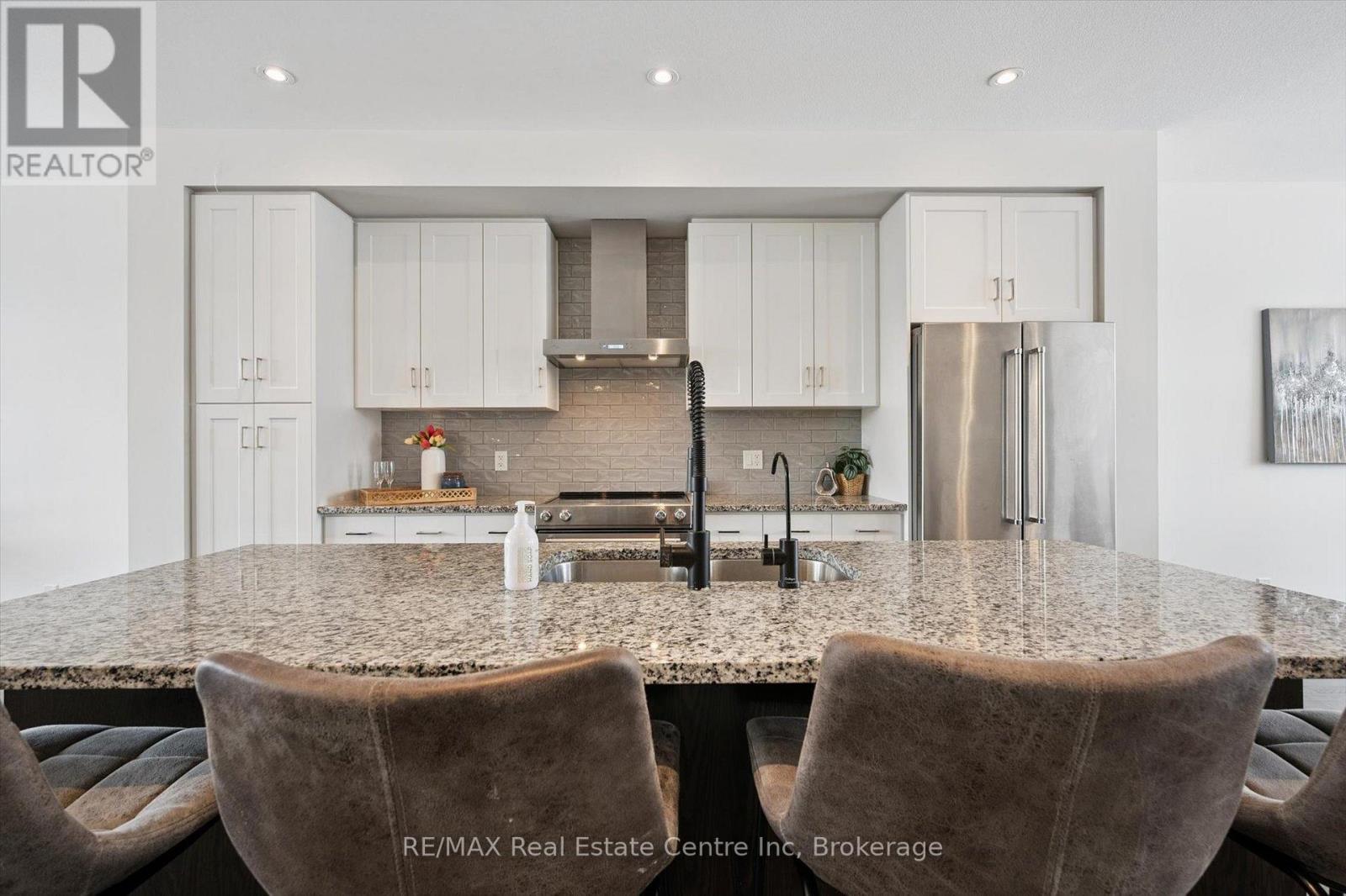 71 - 60 Arkell Road, Guelph, Ontario  N1L 0N8 - Photo 3 - X12856338