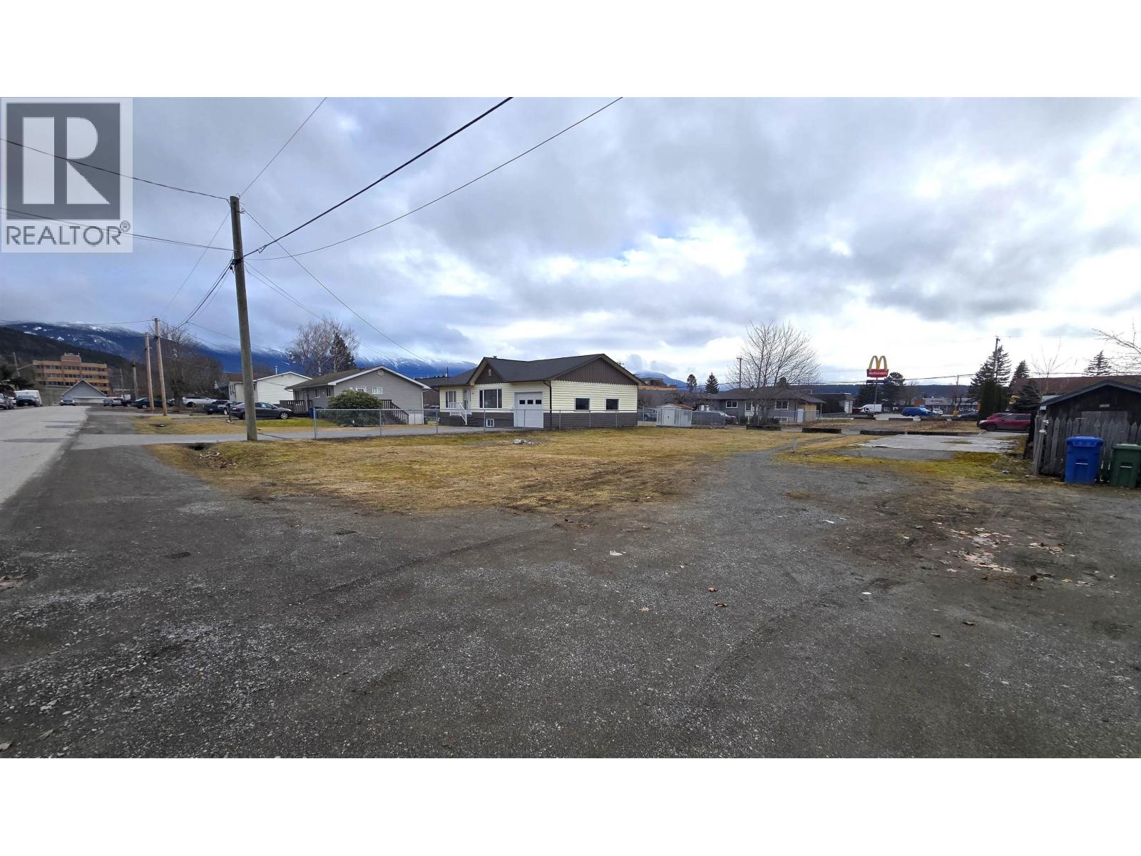 4727 Park Avenue, Terrace, British Columbia  V8G 1W2 - Photo 2 - R3097011