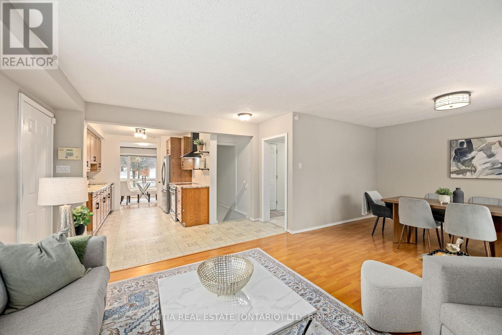 22 Queenston Crescent, London East, Ontario  N5W 1N6 - Photo 10 - X12856252