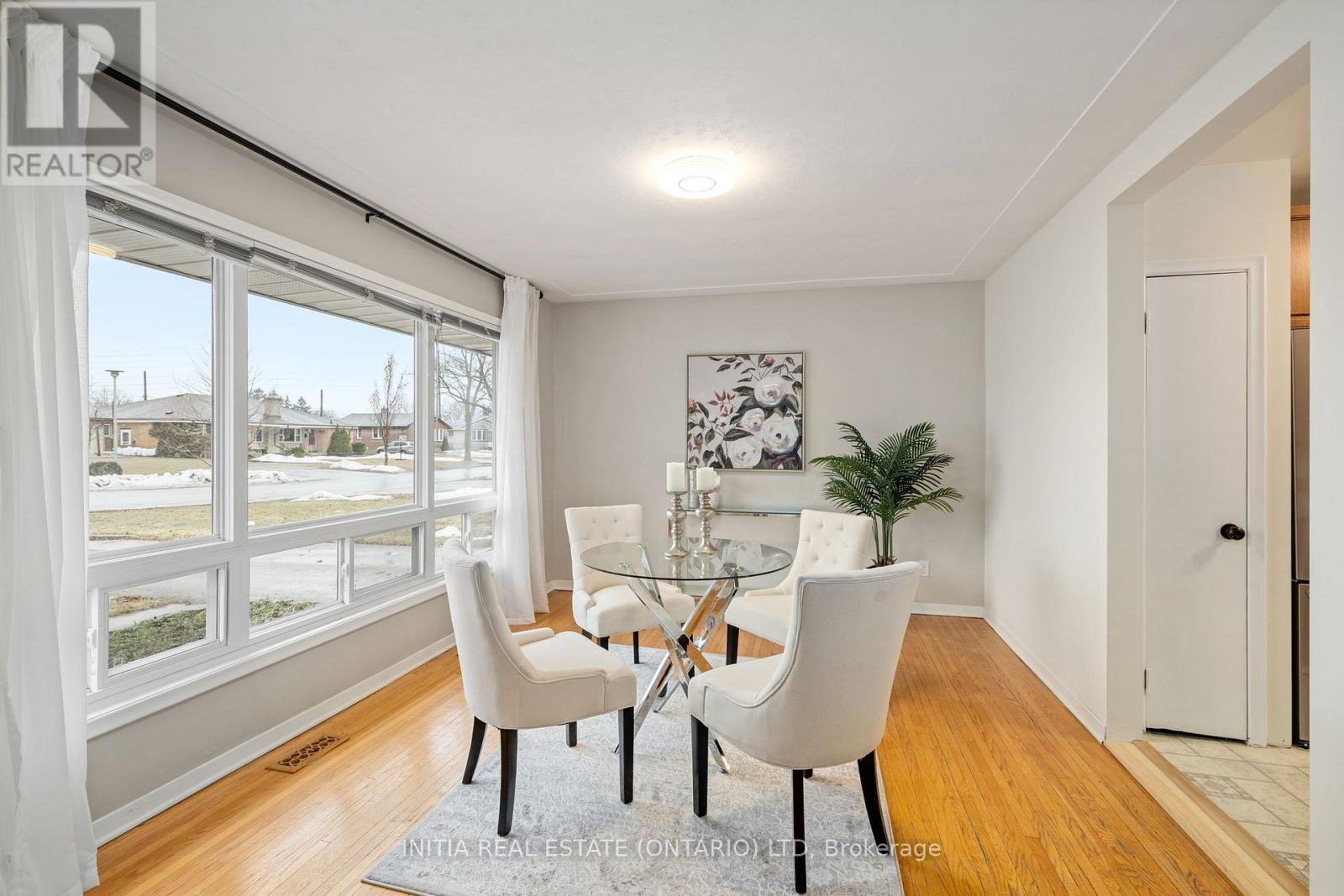 22 Queenston Crescent, London East, Ontario  N5W 1N6 - Photo 5 - X12856252