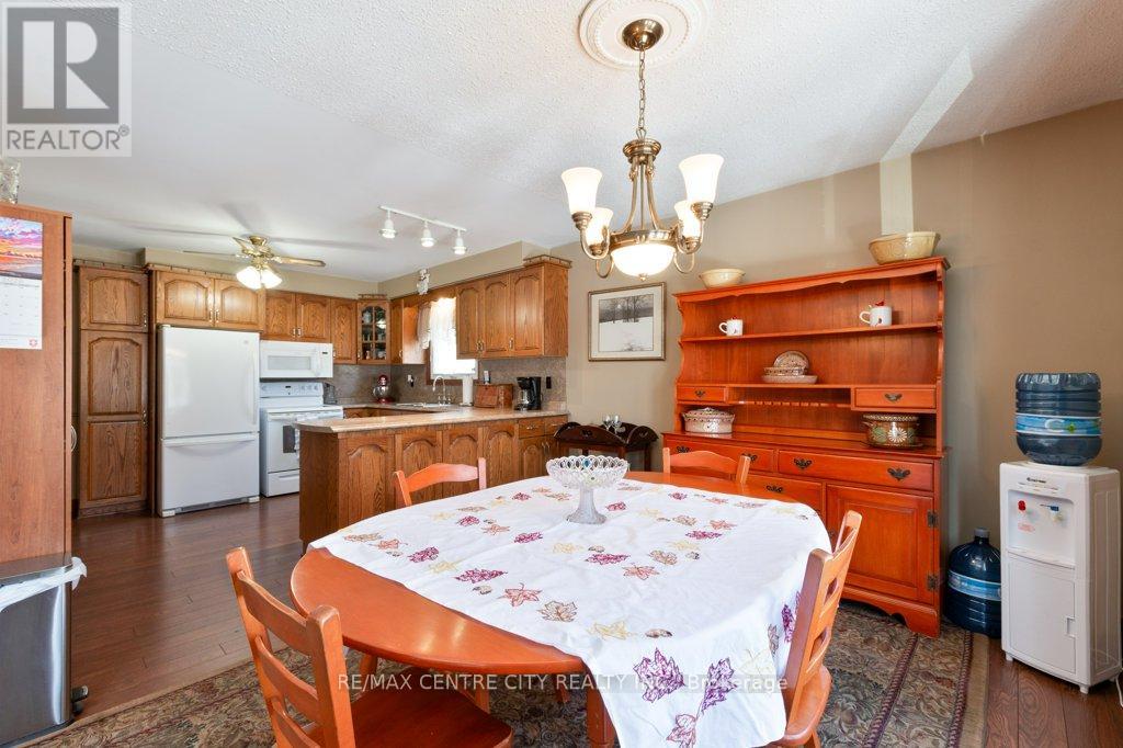 152 1/2 Fairview Avenue, St. Thomas, Ontario  N5R 4X9 - Photo 11 - X12856282