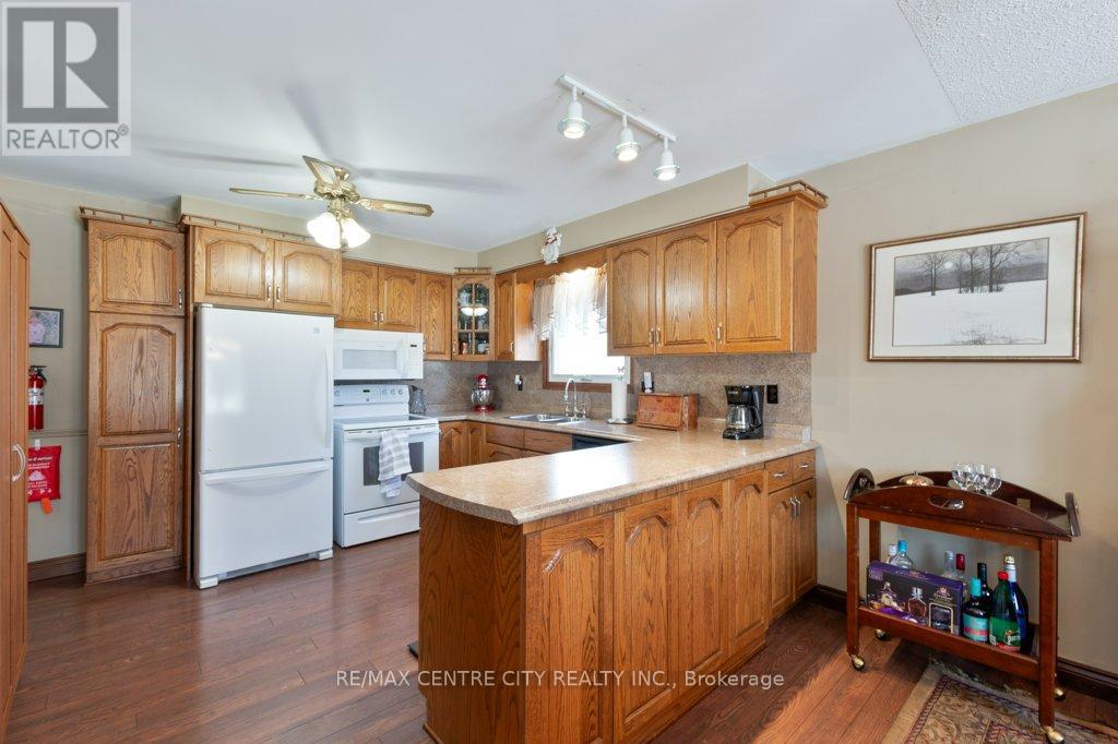 152 1/2 Fairview Avenue, St. Thomas, Ontario  N5R 4X9 - Photo 12 - X12856282