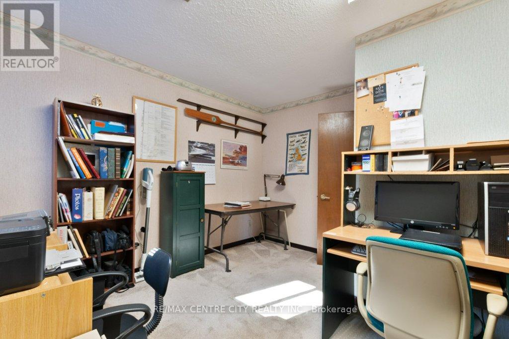 152 1/2 Fairview Avenue, St. Thomas, Ontario  N5R 4X9 - Photo 31 - X12856282