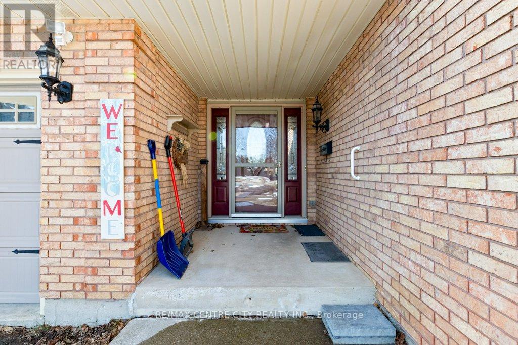 152 1/2 Fairview Avenue, St. Thomas, Ontario  N5R 4X9 - Photo 5 - X12856282