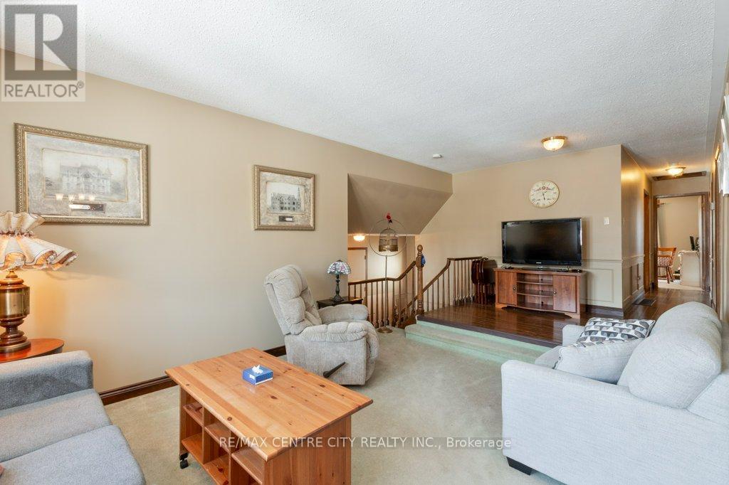 152 1/2 Fairview Avenue, St. Thomas, Ontario  N5R 4X9 - Photo 9 - X12856282