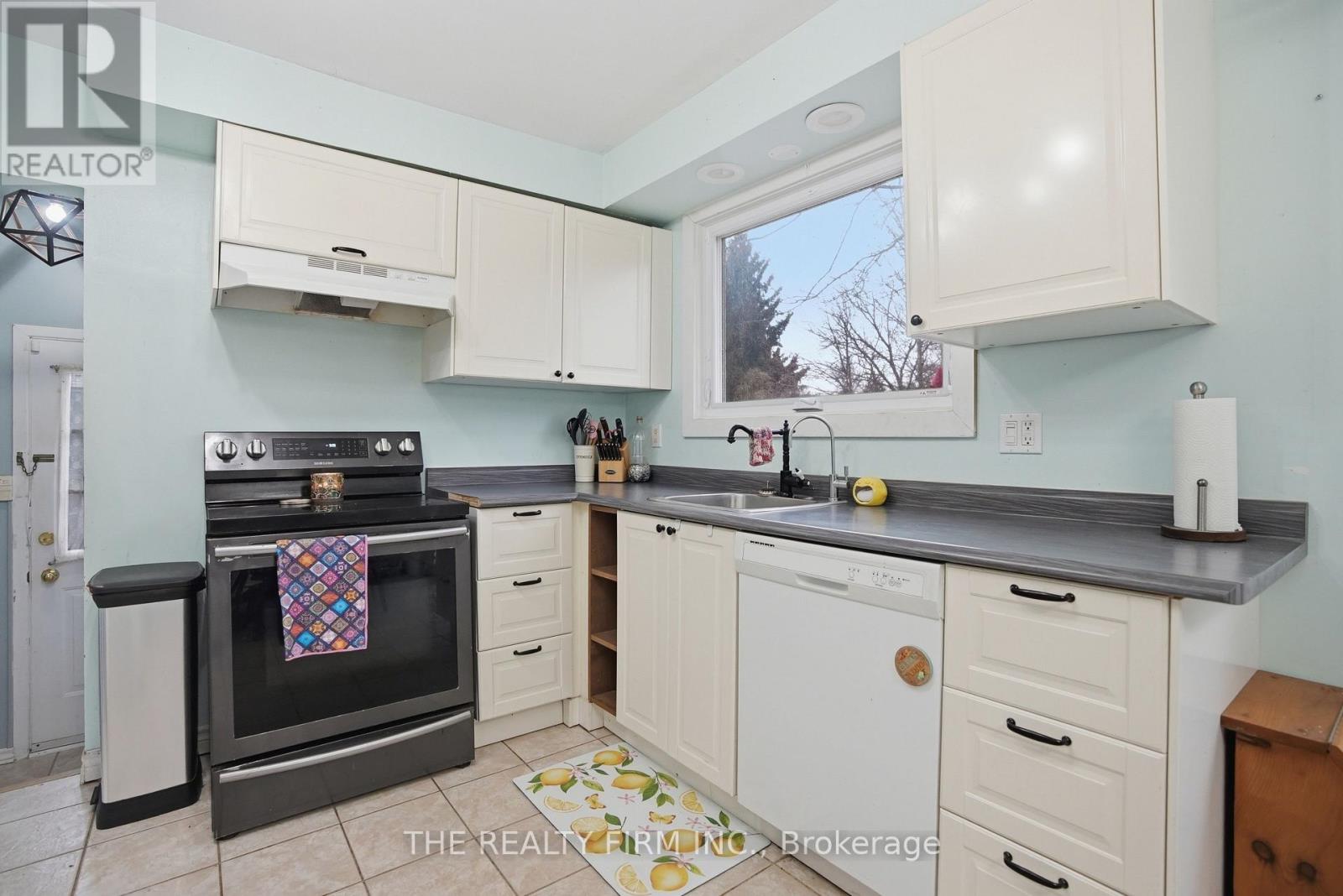 230 Cairn Street, London South, Ontario  N5Z 3W7 - Photo 12 - X12856314