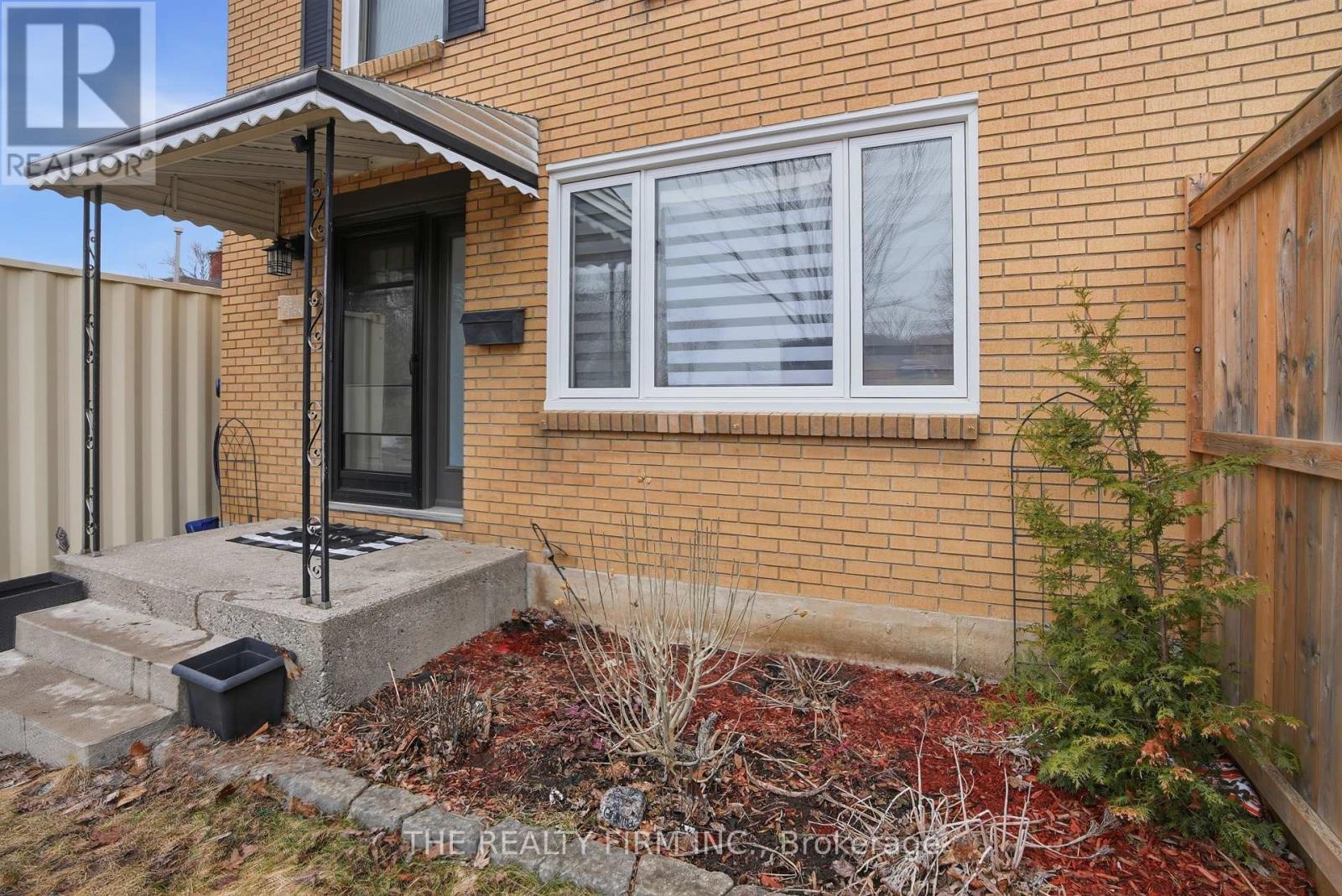 230 Cairn Street, London South, Ontario  N5Z 3W7 - Photo 4 - X12856314