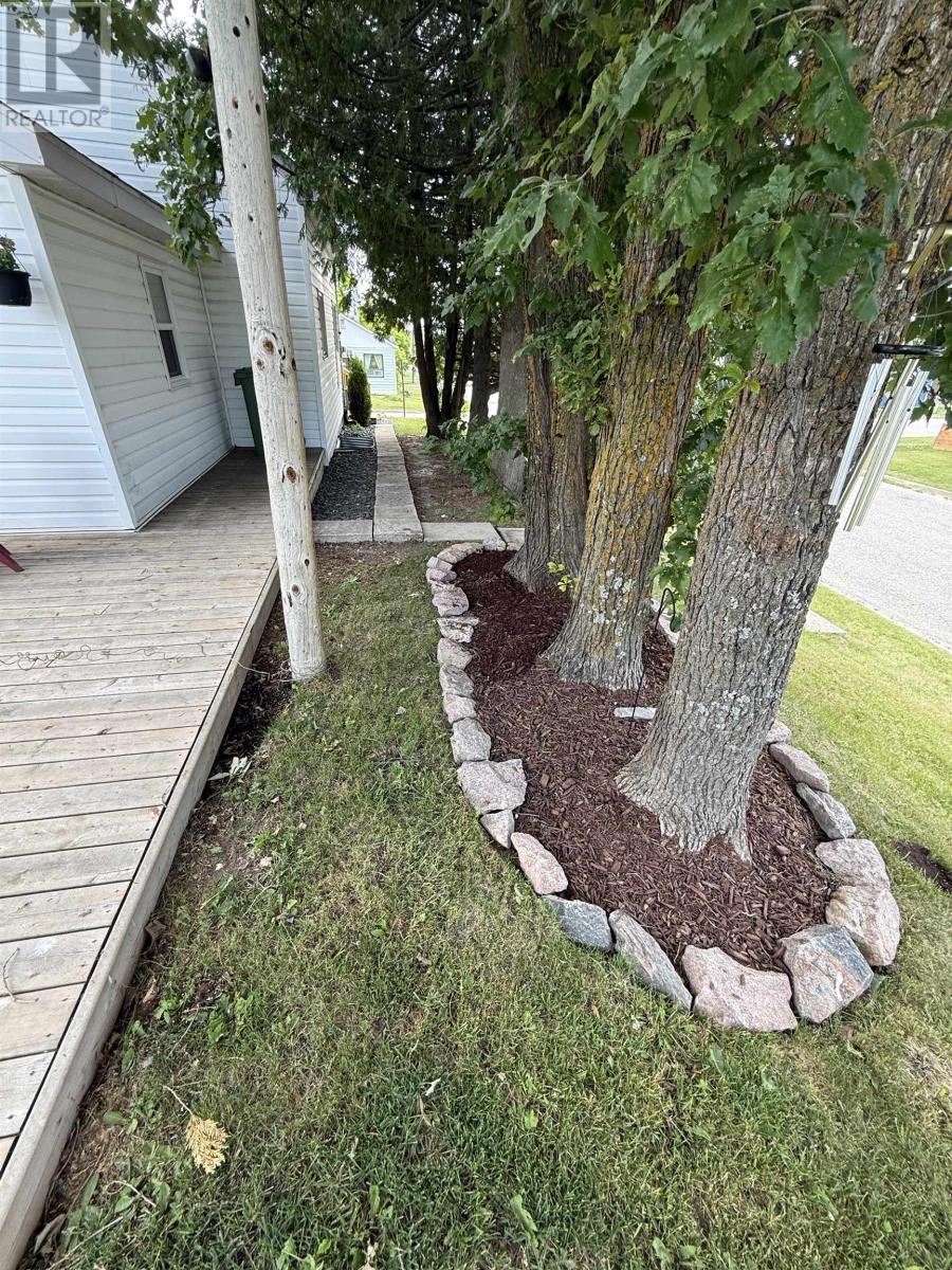 24 Queen St, Sioux Lookout, Ontario  P8T 1E8 - Photo 15 - TB2600328