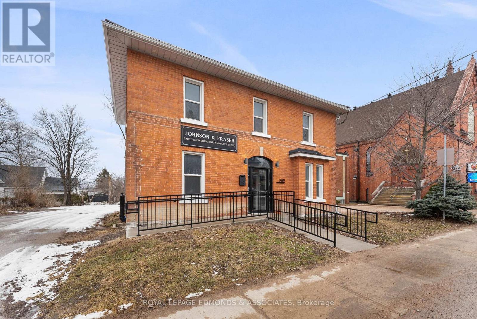 259 Pembroke Street E, Pembroke, Ontario  K8A 3J9 - Photo 2 - X12856302