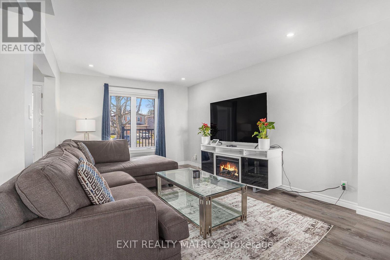 697 Levac Drive, Ottawa, Ontario  K4A 2R3 - Photo 4 - X12856194