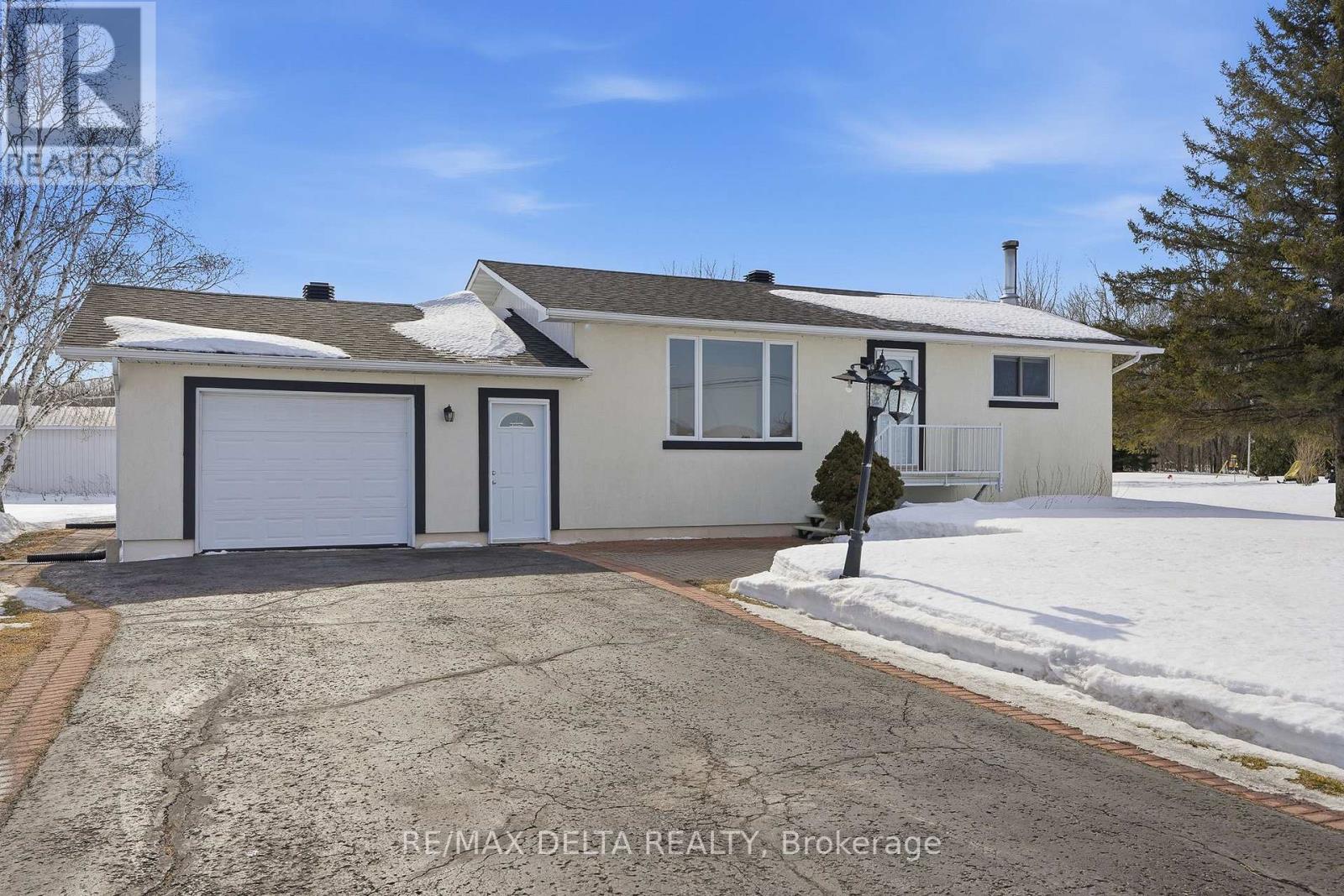 698 Baseline Road, Clarence-Rockland, Ontario  K0A 1N0 - Photo 2 - X12856222