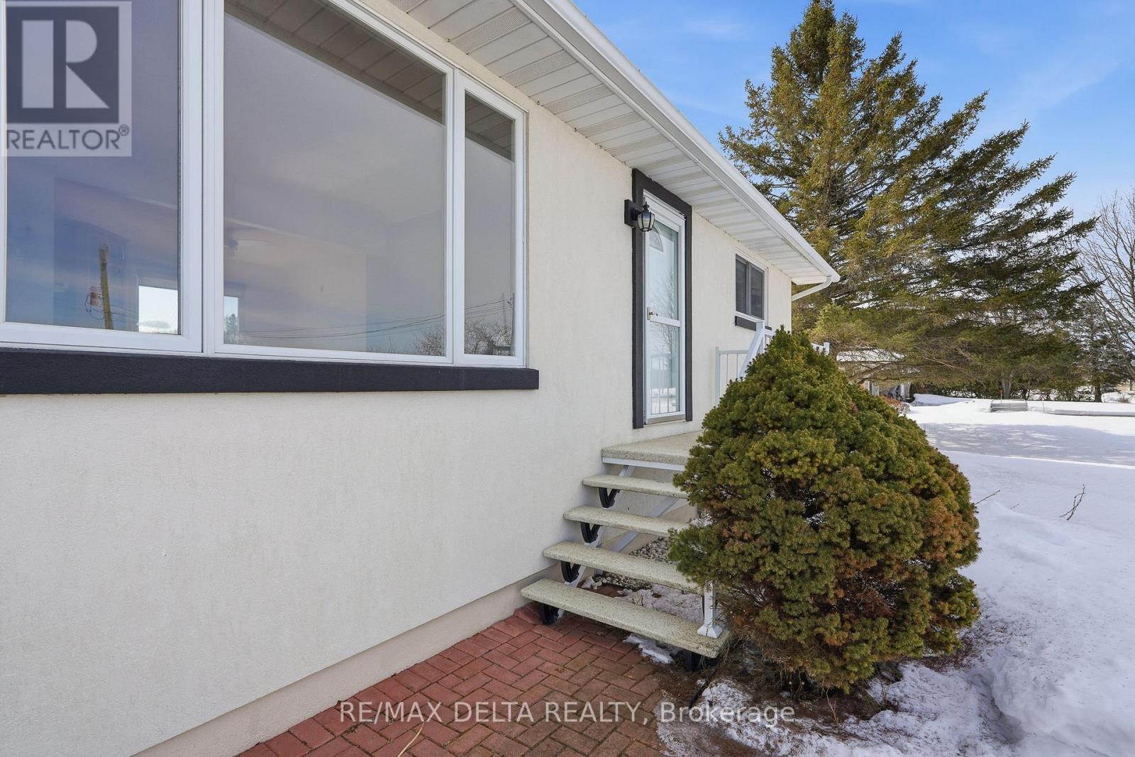 698 Baseline Road, Clarence-Rockland, Ontario  K0A 1N0 - Photo 3 - X12856222