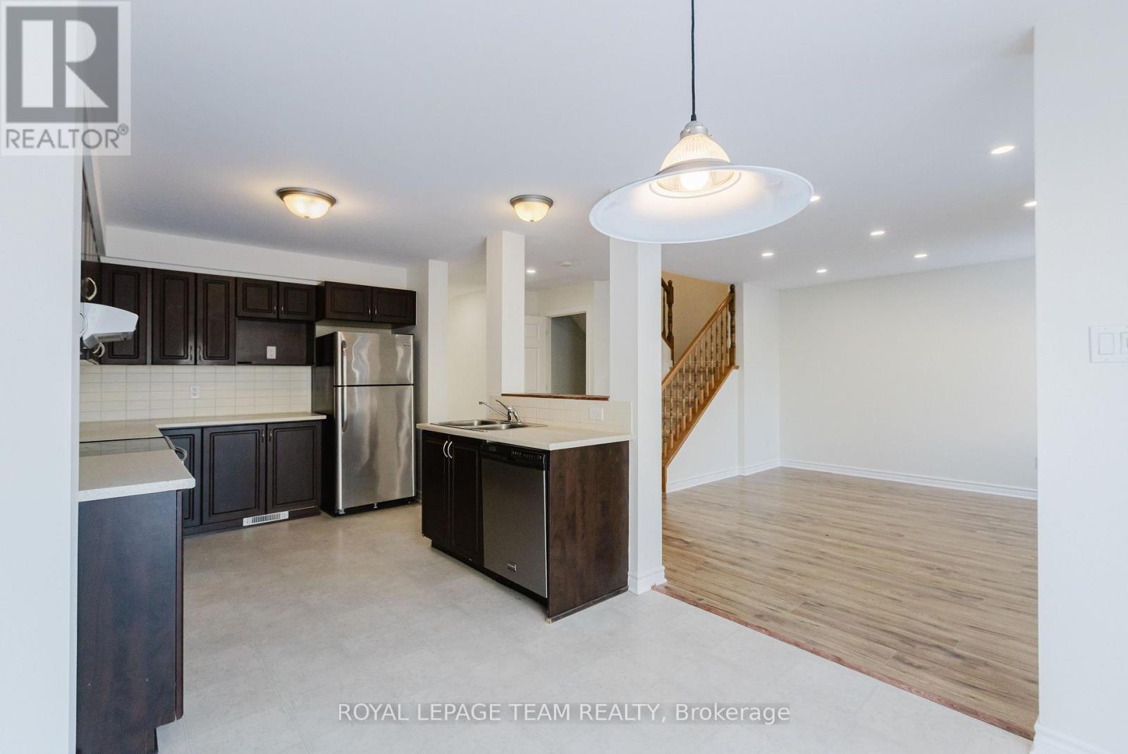 637 Clearbrook Drive, Ottawa, Ontario  K2J 5S1 - Photo 13 - X12856306