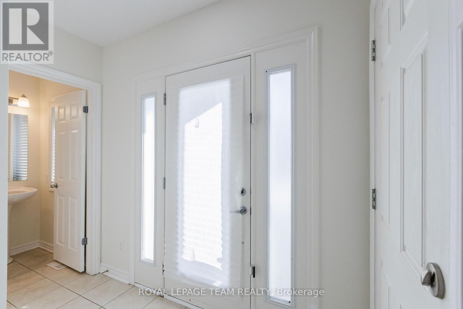 637 Clearbrook Drive, Ottawa, Ontario  K2J 5S1 - Photo 4 - X12856306