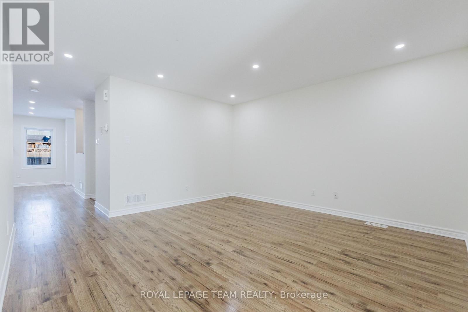 637 Clearbrook Drive, Ottawa, Ontario  K2J 5S1 - Photo 5 - X12856306