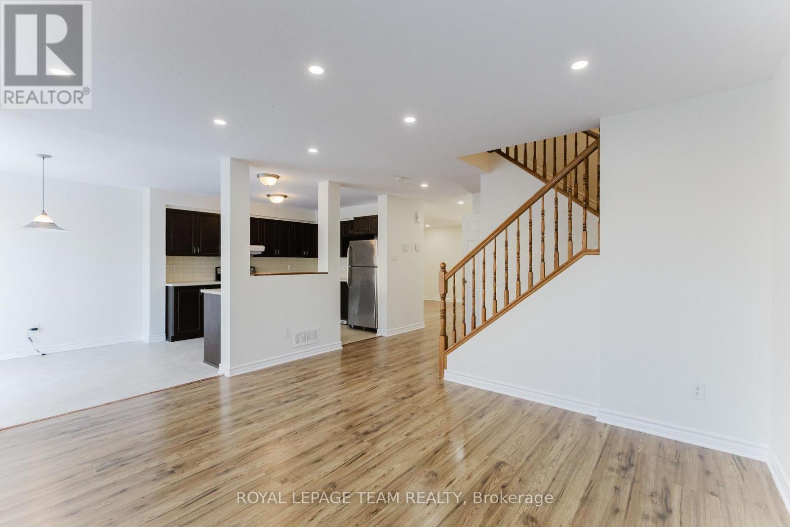 637 Clearbrook Drive, Ottawa, Ontario  K2J 5S1 - Photo 8 - X12856306