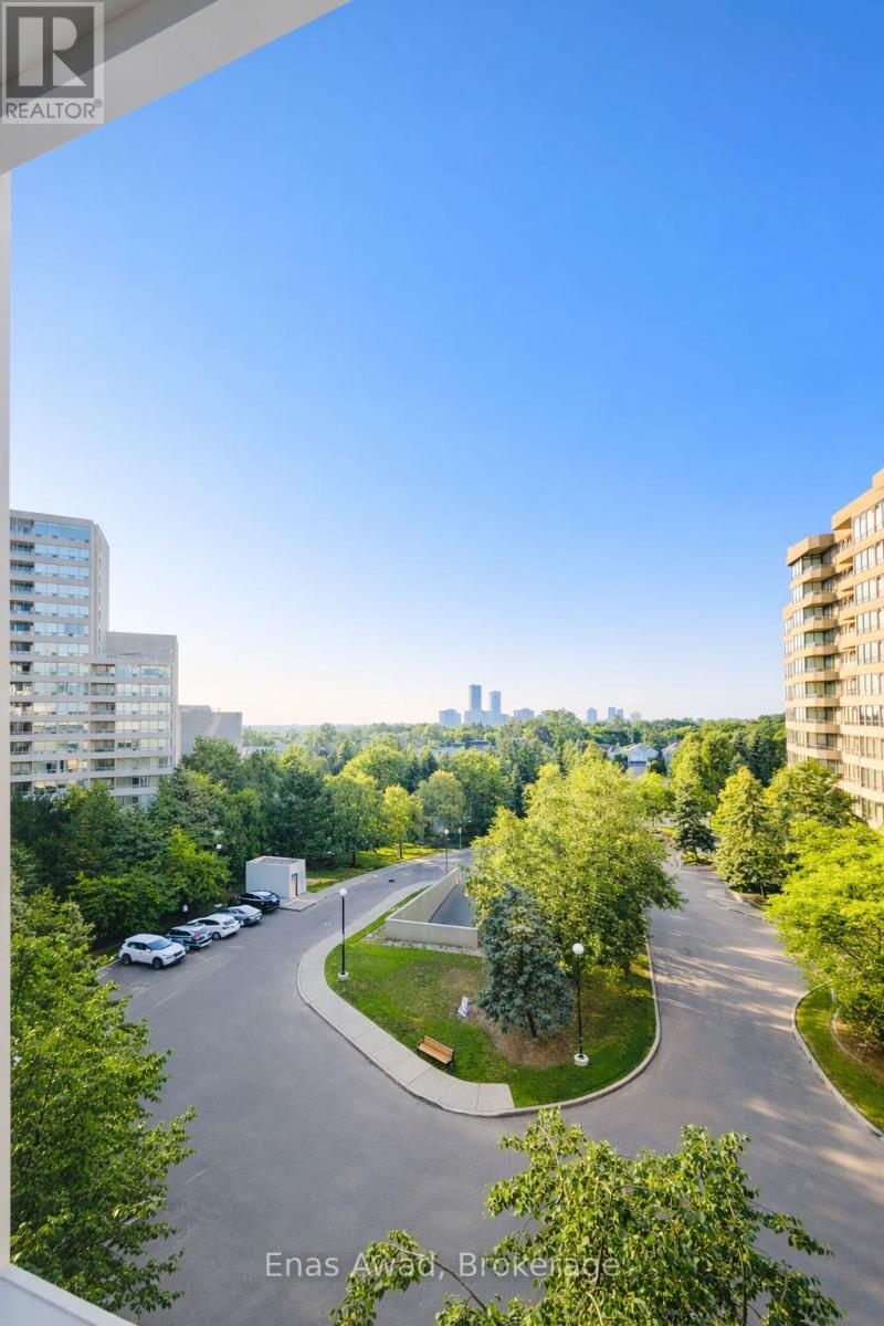 601 - 91 Townsgate Drive, Vaughan, Ontario  L4J 8E8 - Photo 11 - N12856286