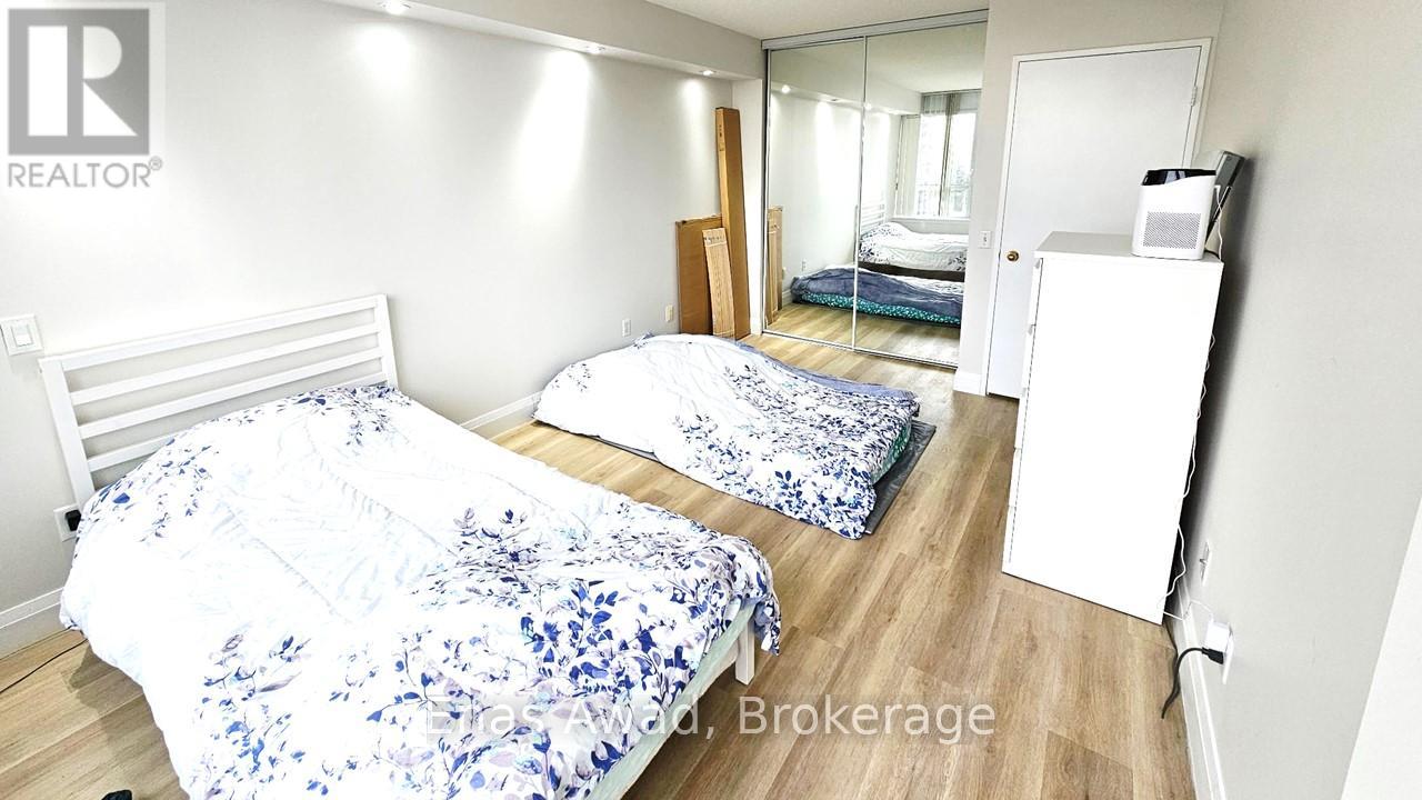 601 - 91 Townsgate Drive, Vaughan, Ontario  L4J 8E8 - Photo 4 - N12856286