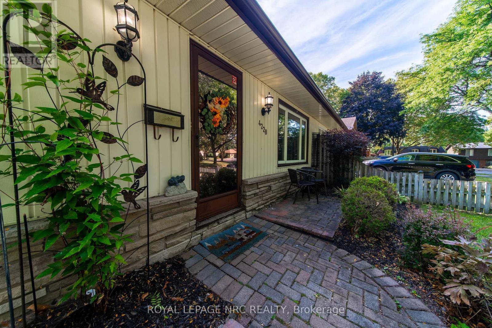 4228 York Drive, Niagara Falls, Ontario  L2E 6Y4 - Photo 2 - X12856278