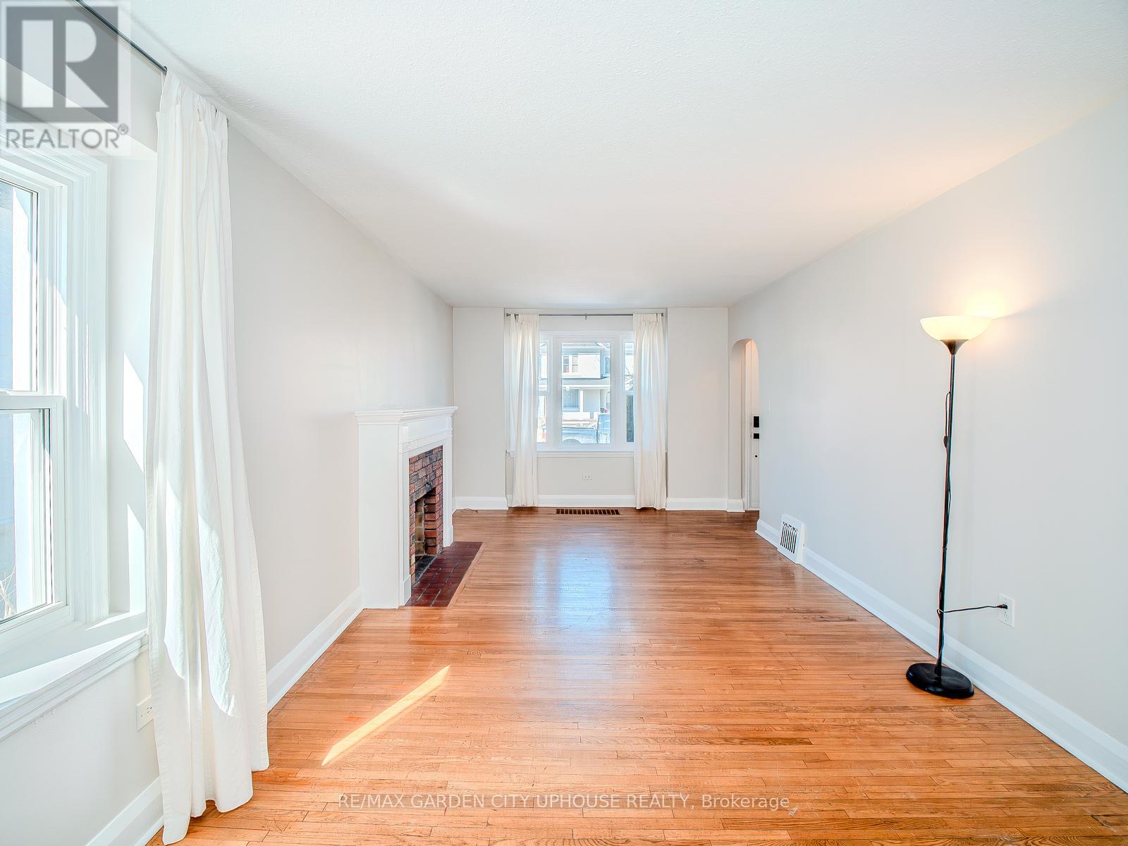 167 Dalhousie Avenue, St. Catharines (Port Dalhousie), Ontario  L2N 4X6 - Photo 2 - X12856380