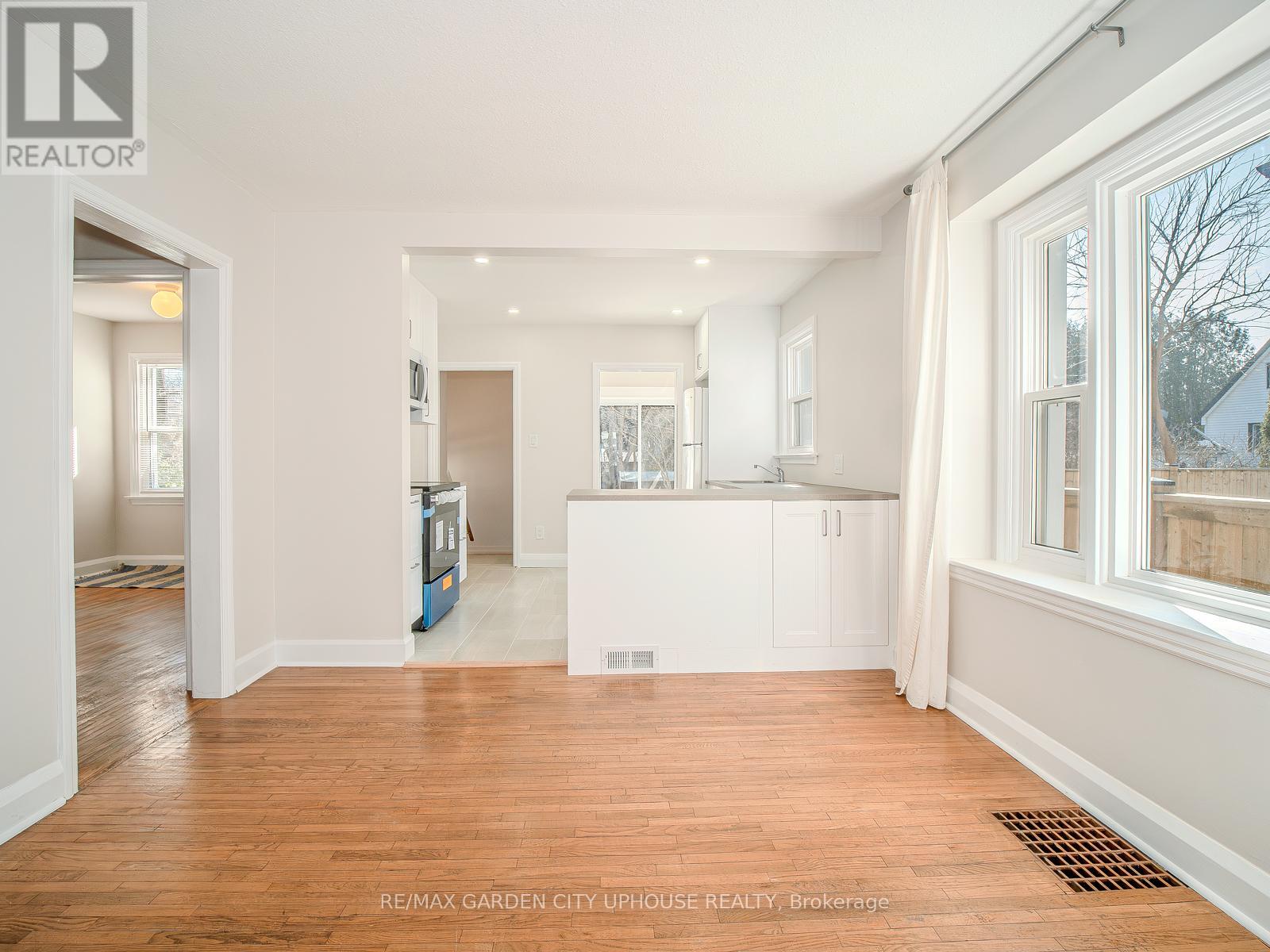 167 Dalhousie Avenue, St. Catharines (Port Dalhousie), Ontario  L2N 4X6 - Photo 3 - X12856380